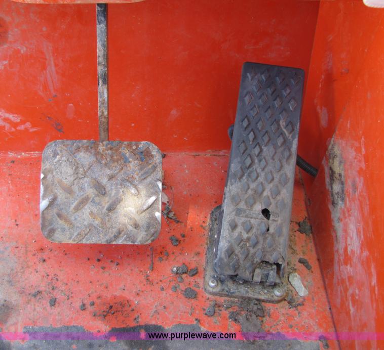 image for item 3016 2004 SkyTrak 8042 telehandler