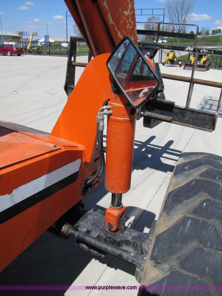 image for item 3016 2004 SkyTrak 8042 telehandler