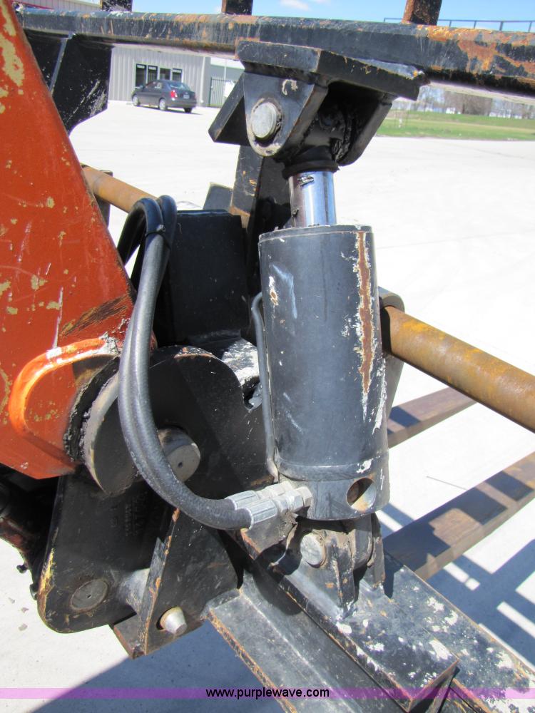 image for item 3016 2004 SkyTrak 8042 telehandler