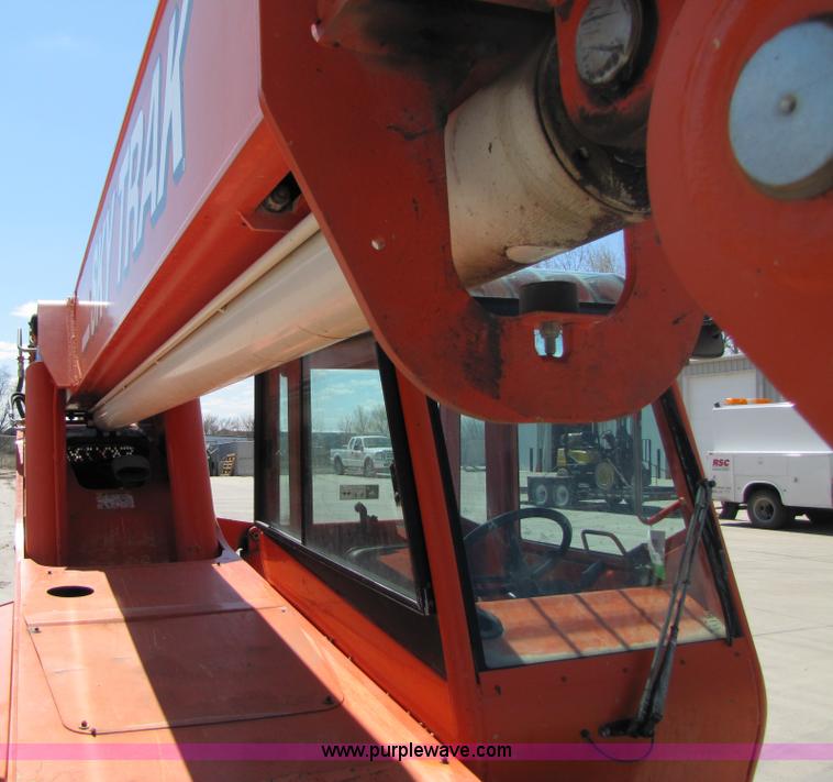 image for item 3016 2004 SkyTrak 8042 telehandler