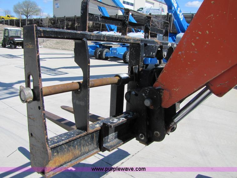 image for item 3016 2004 SkyTrak 8042 telehandler