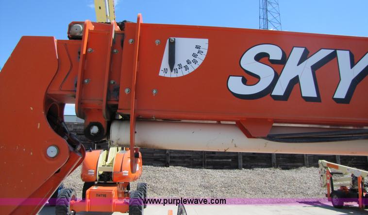 image for item 3016 2004 SkyTrak 8042 telehandler