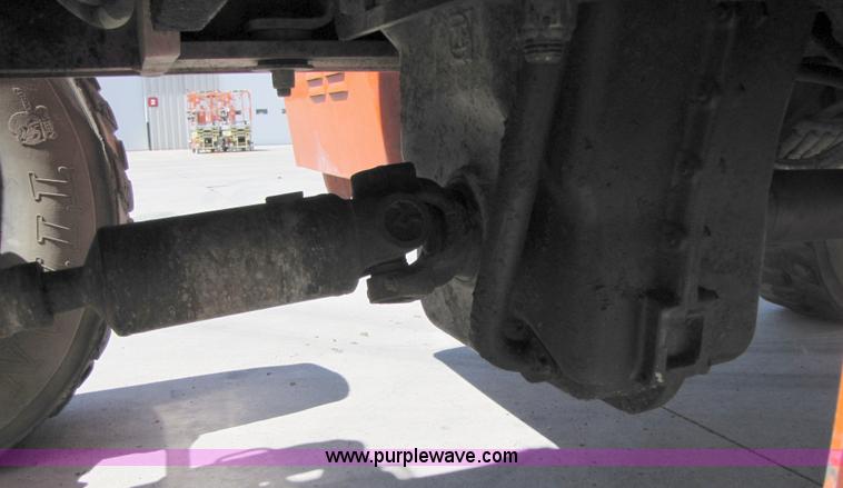 image for item 3016 2004 SkyTrak 8042 telehandler