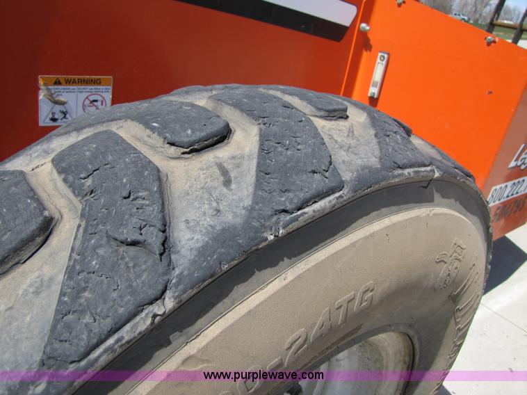 image for item 3016 2004 SkyTrak 8042 telehandler