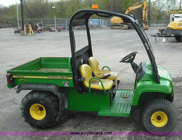 image for item 3293 2005 John Deere Gator TS