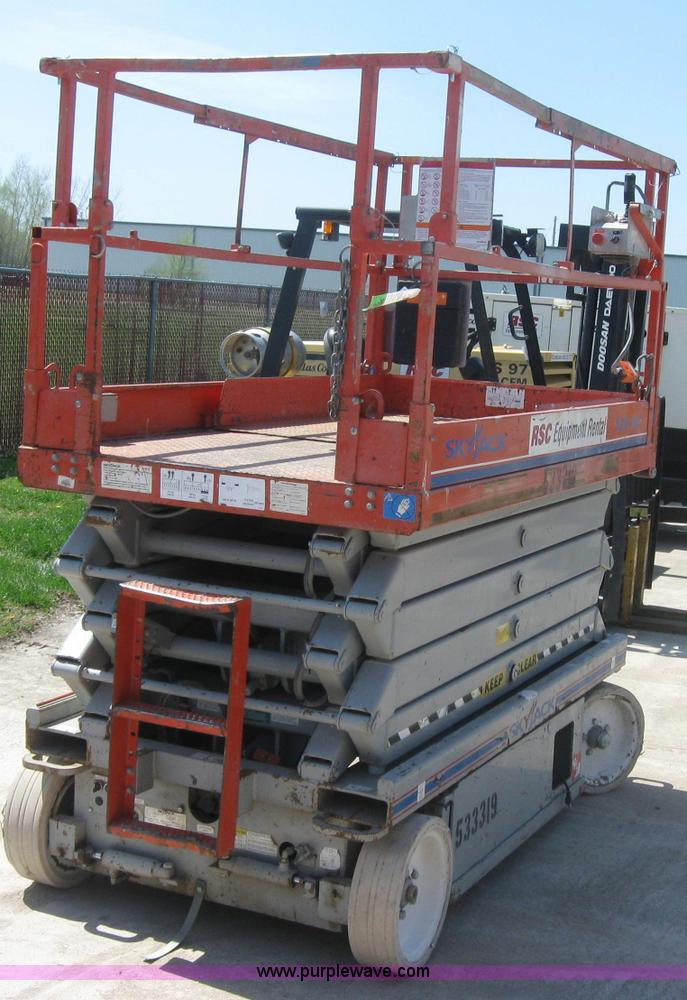 image for item 3986 Skyjack SJIII 4632 scissor lift