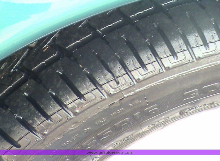 image for item 1101 1998 Dodge Avenger