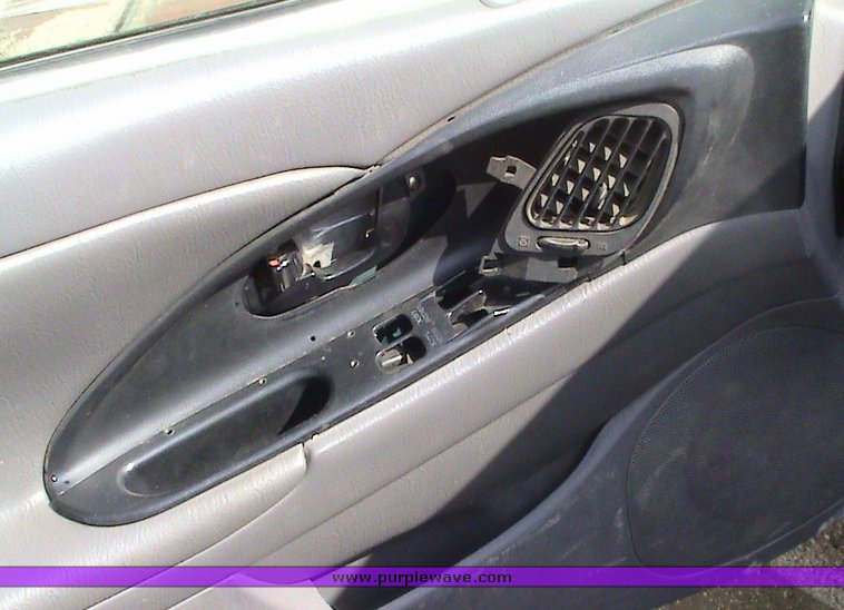 image for item 1101 1998 Dodge Avenger