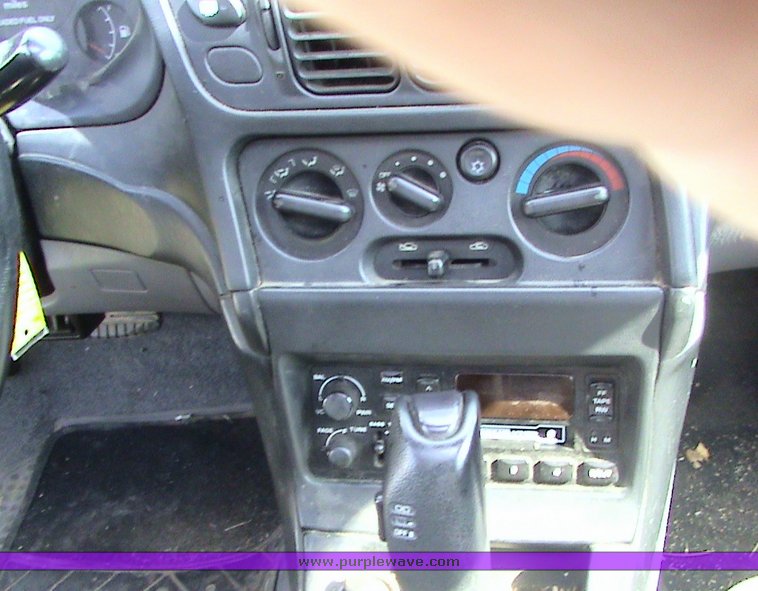 image for item 1101 1998 Dodge Avenger