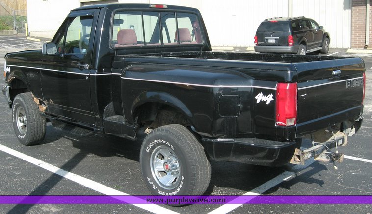image for item 2022 1995 Ford F150 flare side pickup