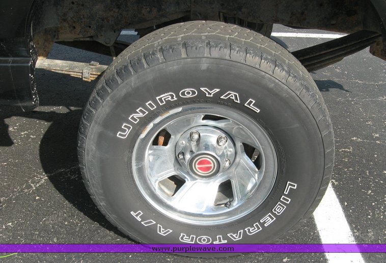 image for item 2022 1995 Ford F150 flare side pickup