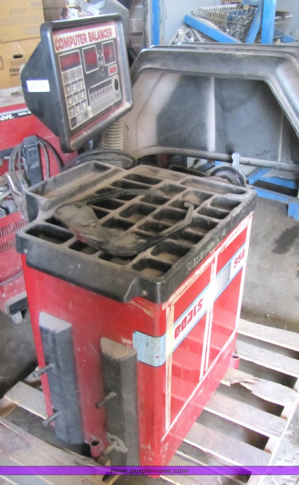 image for item 3028 Coat 950S tire ballancer