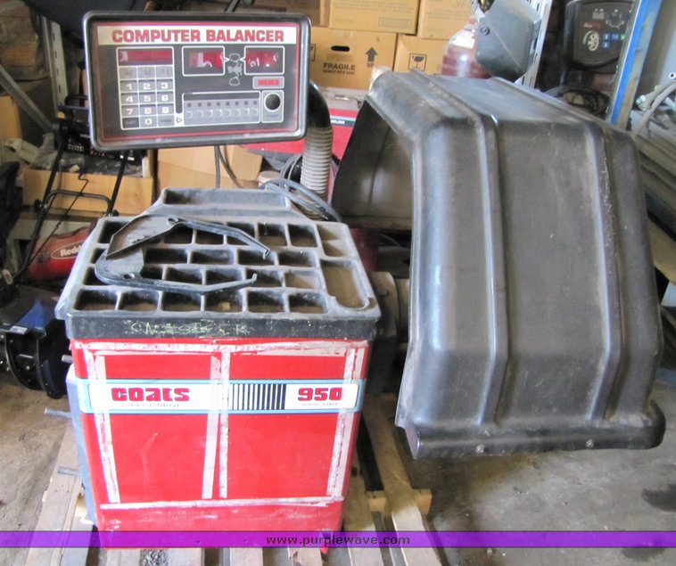 image for item 3028 Coat 950S tire ballancer