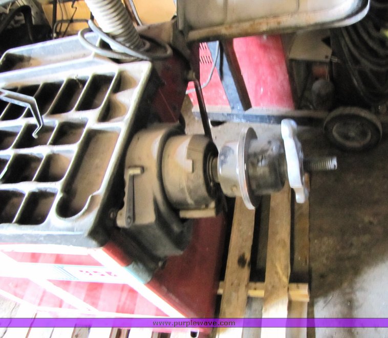 image for item 3028 Coat 950S tire ballancer