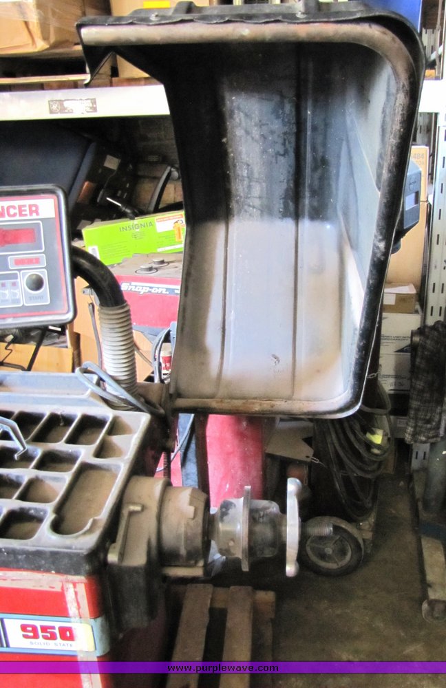 image for item 3028 Coat 950S tire ballancer