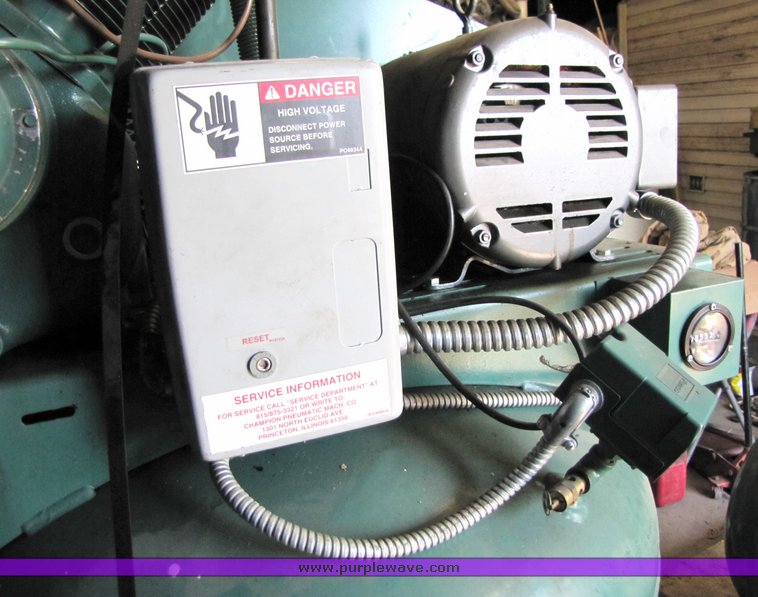 image for item 3060 2000 Champion VR10-12 upright air compressor