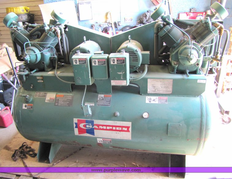 image for item 3061 1997 Champion HR10D-25 air compressor