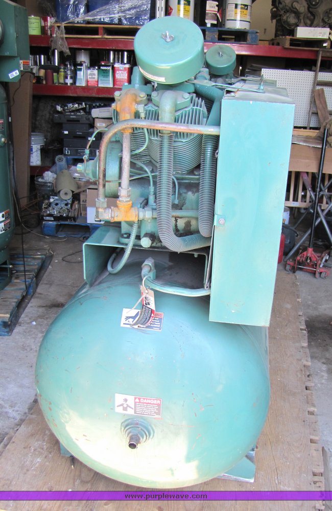 image for item 3061 1997 Champion HR10D-25 air compressor