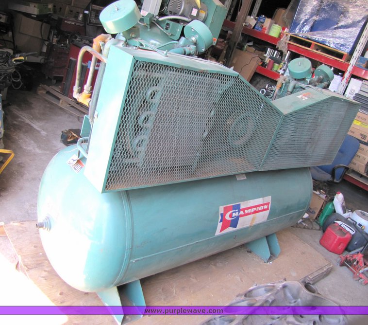 image for item 3061 1997 Champion HR10D-25 air compressor