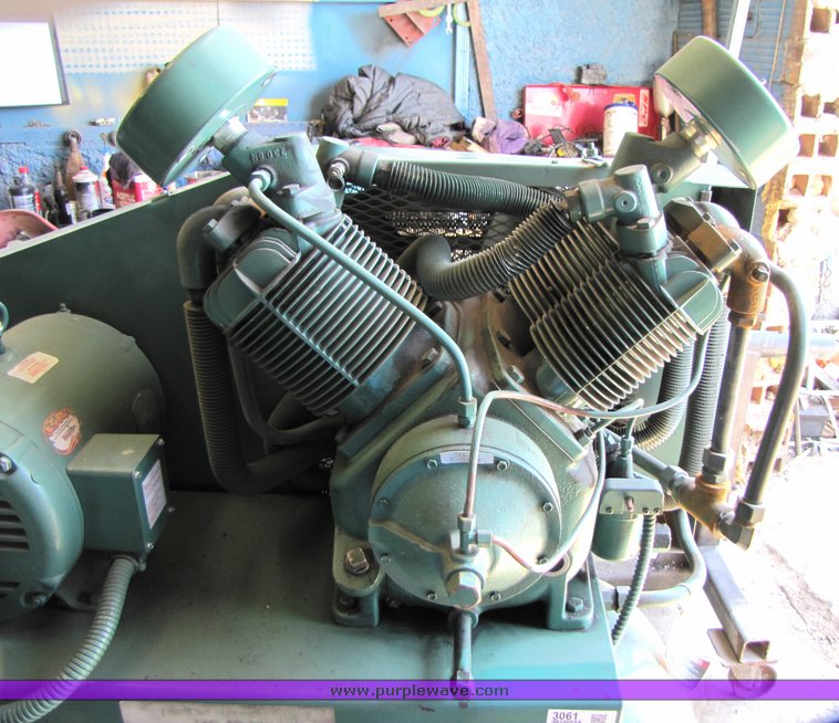 image for item 3061 1997 Champion HR10D-25 air compressor