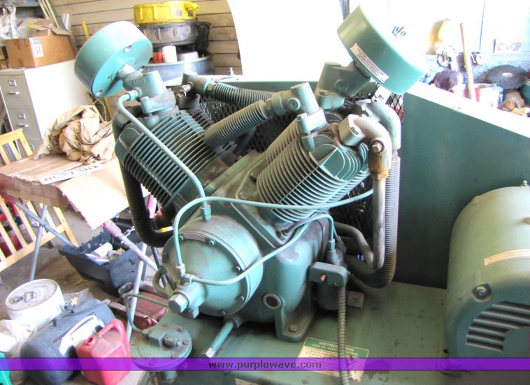 image for item 3061 1997 Champion HR10D-25 air compressor