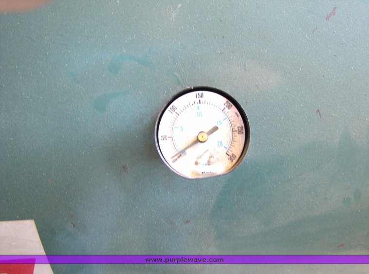 image for item 3061 1997 Champion HR10D-25 air compressor