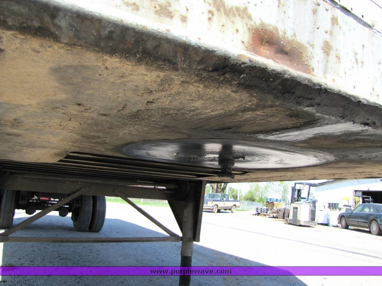 image for item 3062 1990 Pines van trailer