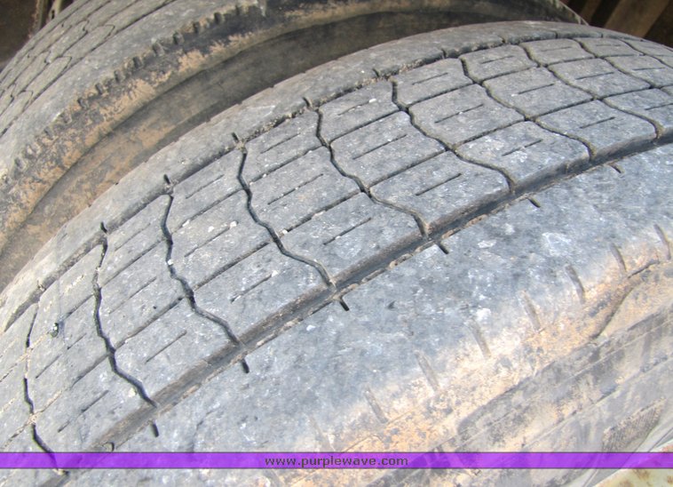 image for item 3062 1990 Pines van trailer