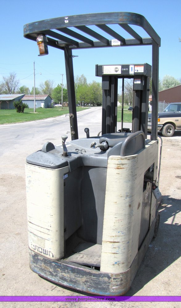 image for item 3064 Crown RC3020-30 forklift