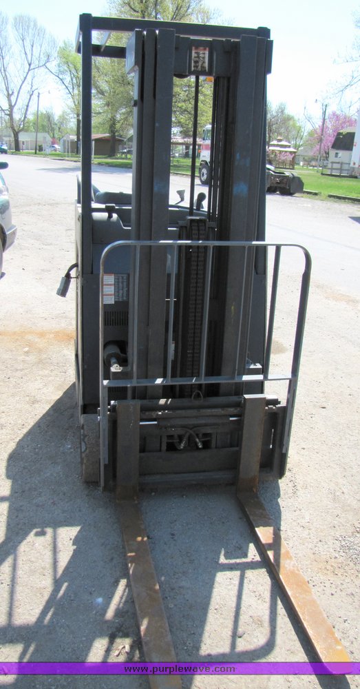 image for item 3064 Crown RC3020-30 forklift