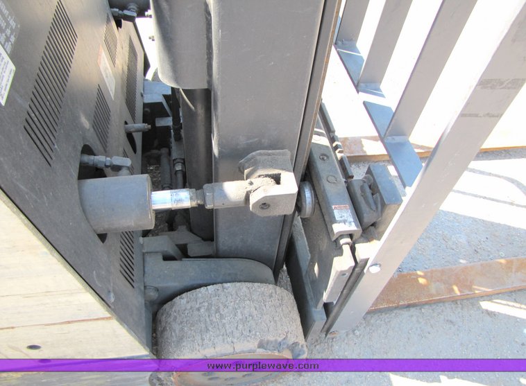 image for item 3064 Crown RC3020-30 forklift