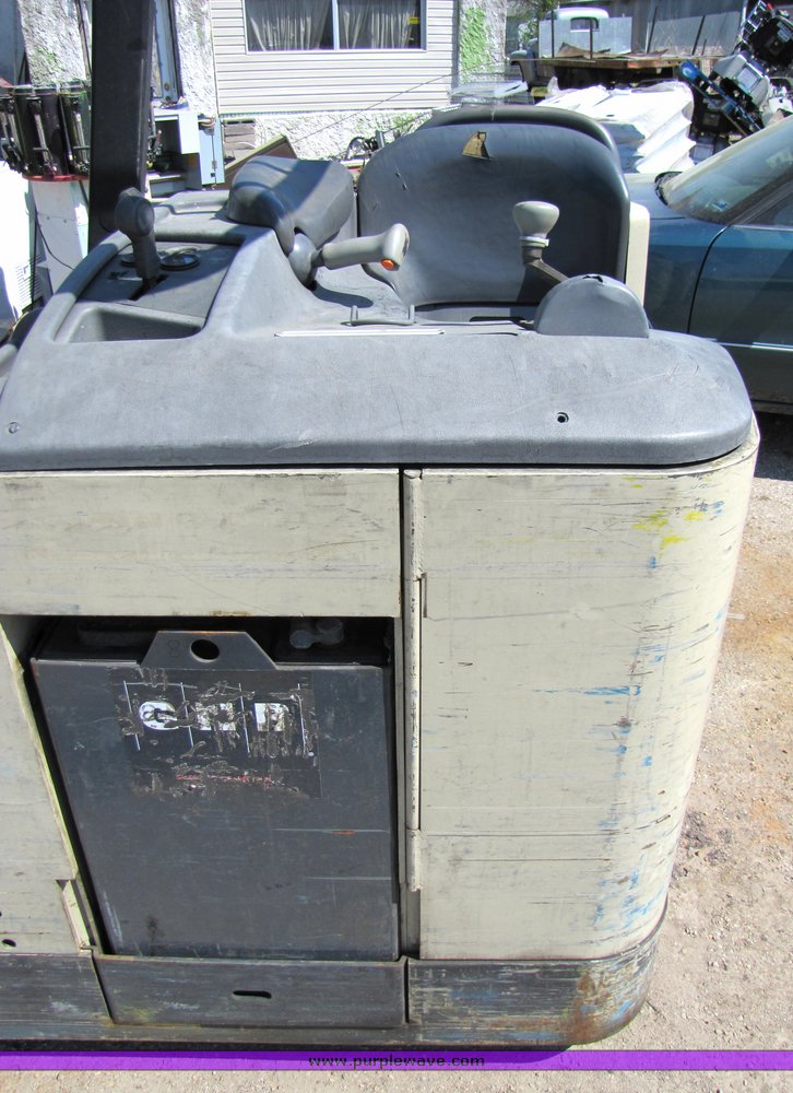 image for item 3064 Crown RC3020-30 forklift