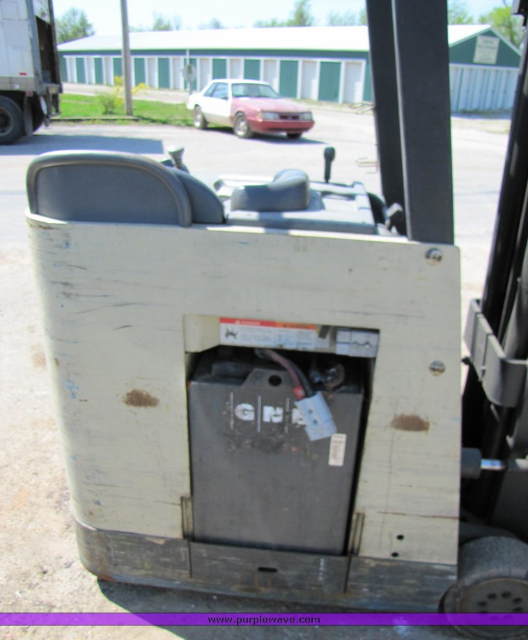 image for item 3064 Crown RC3020-30 forklift