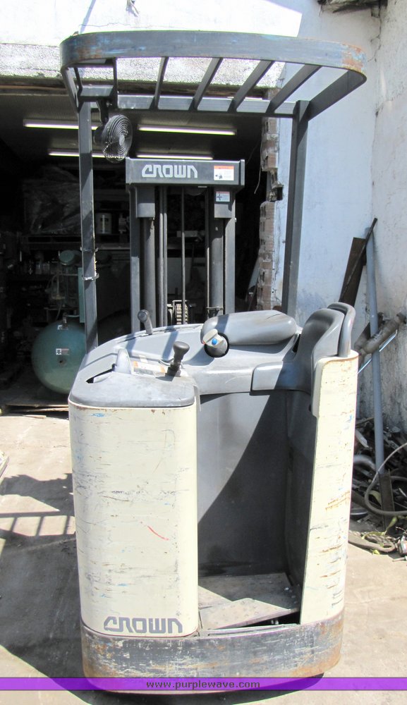 image for item 3066 Crown RC 3000 series forklift
