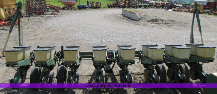 image for item 3090 John Deere 7000 planter
