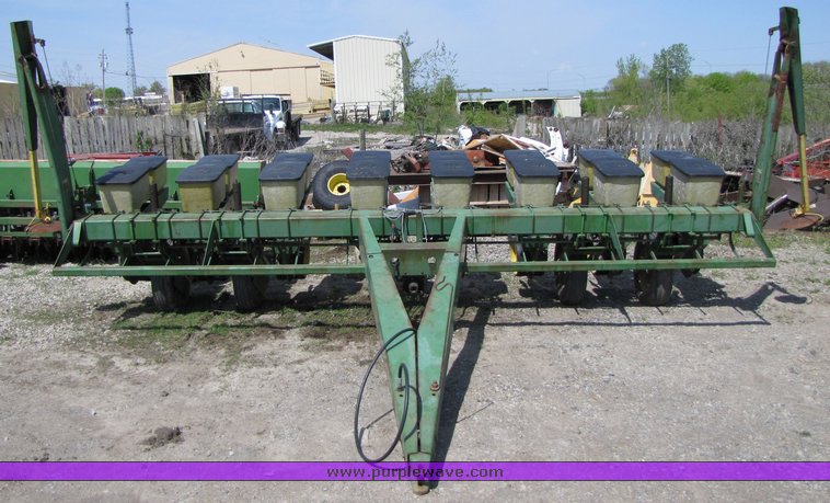 image for item 3090 John Deere 7000 planter