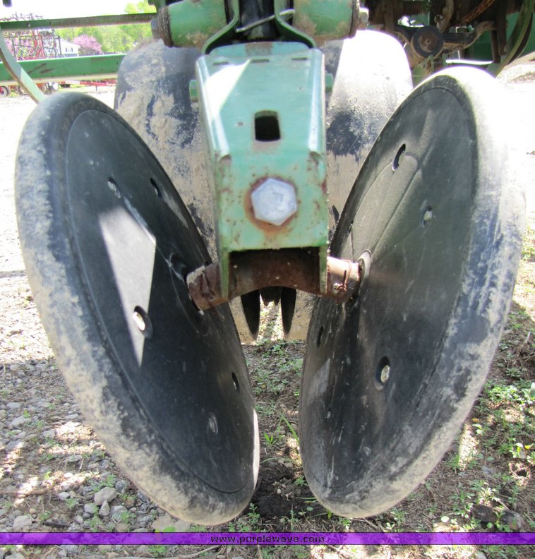 image for item 3090 John Deere 7000 planter