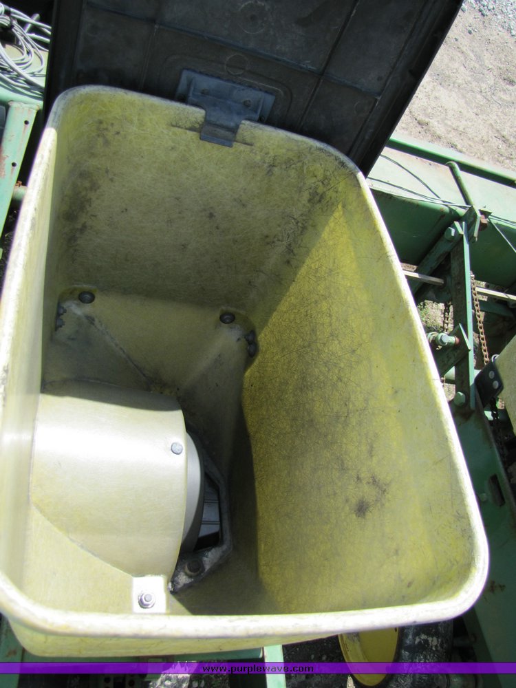 image for item 3090 John Deere 7000 planter