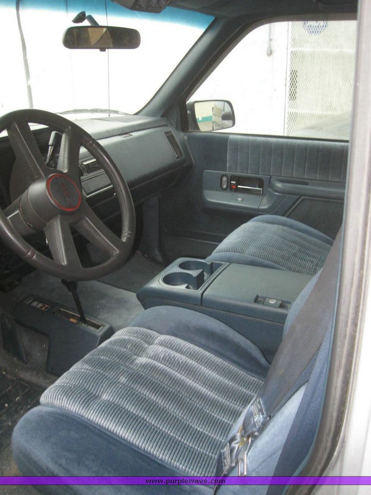 image for item 6248 1993 GMC K1500 Suburban