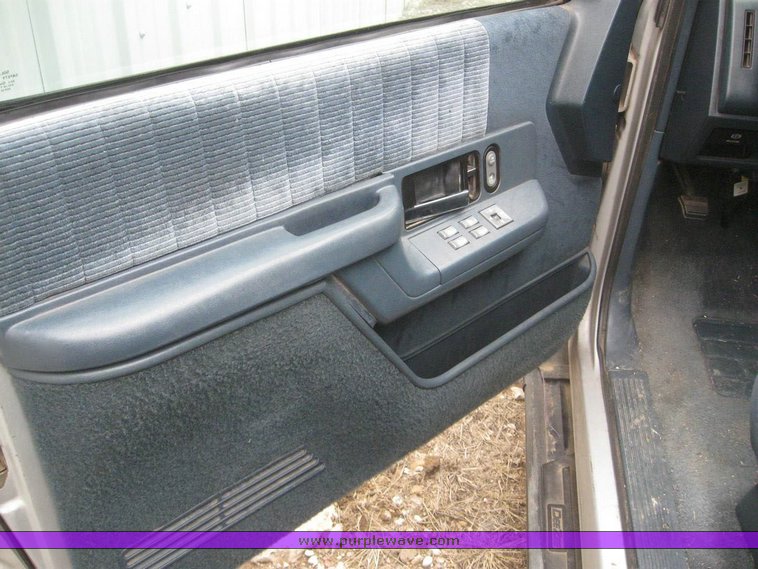 image for item 6248 1993 GMC K1500 Suburban