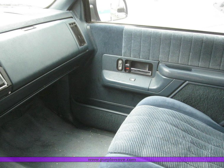 image for item 6248 1993 GMC K1500 Suburban