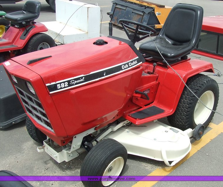 image for item 7035 Cub Cadet 582 Special garden tractor
