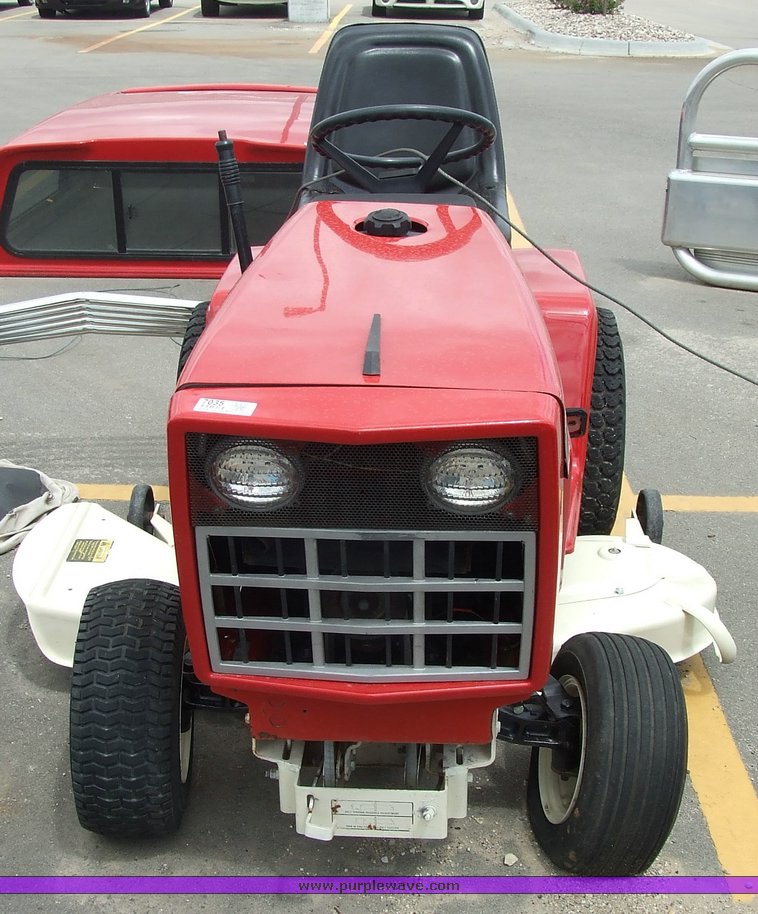 image for item 7035 Cub Cadet 582 Special garden tractor