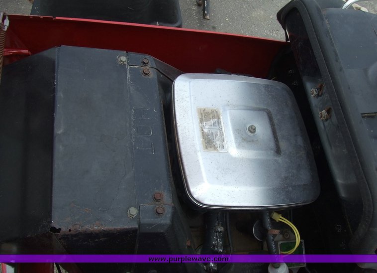 image for item 7035 Cub Cadet 582 Special garden tractor