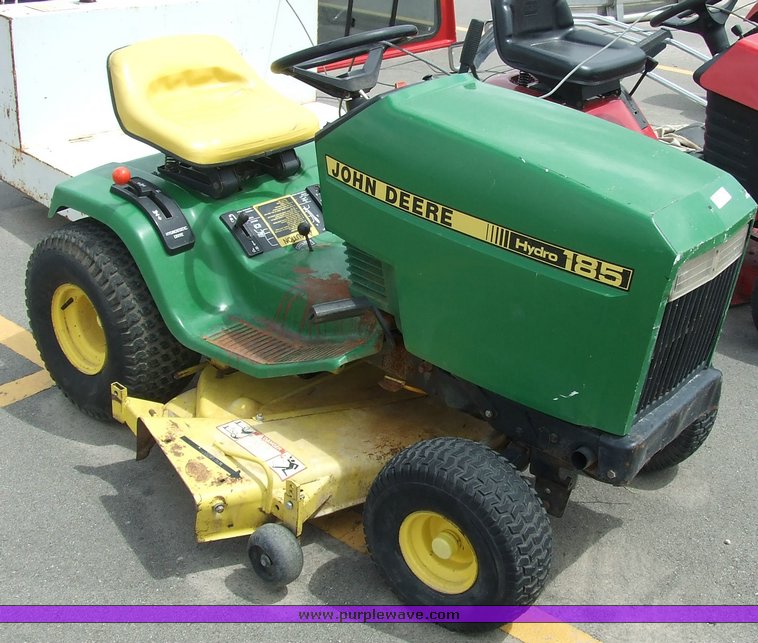image for item 7038 John Deere 185 lawn tractor