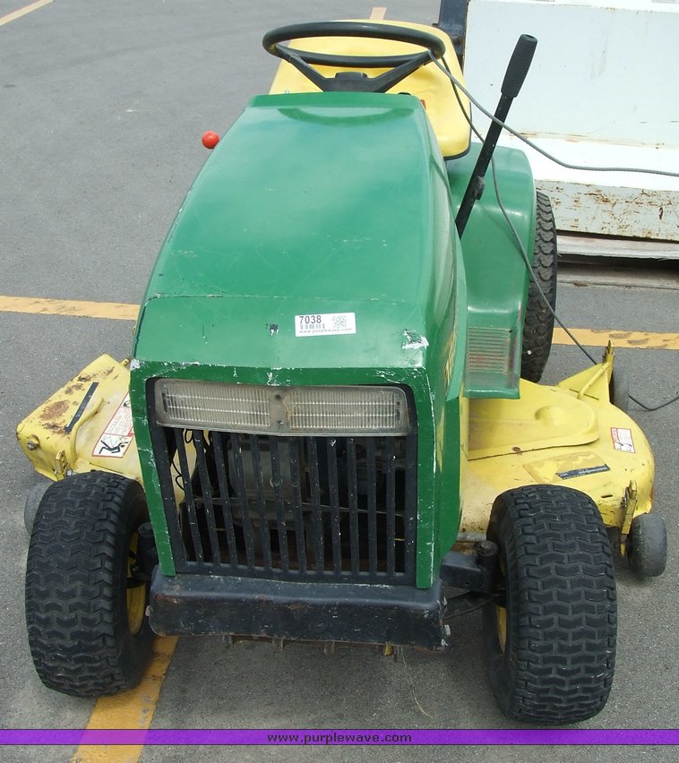 image for item 7038 John Deere 185 lawn tractor