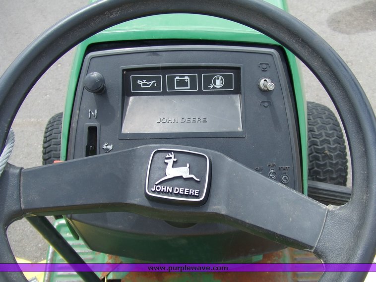 image for item 7038 John Deere 185 lawn tractor