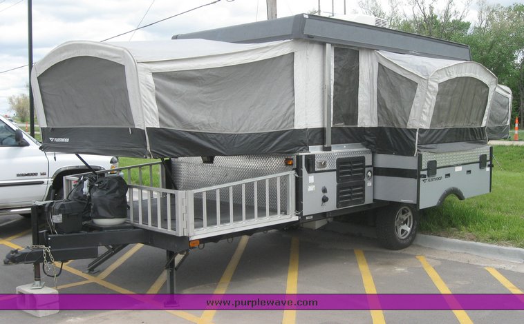 image for item 7858 2008 Fleetwood E3 folding camper trailer