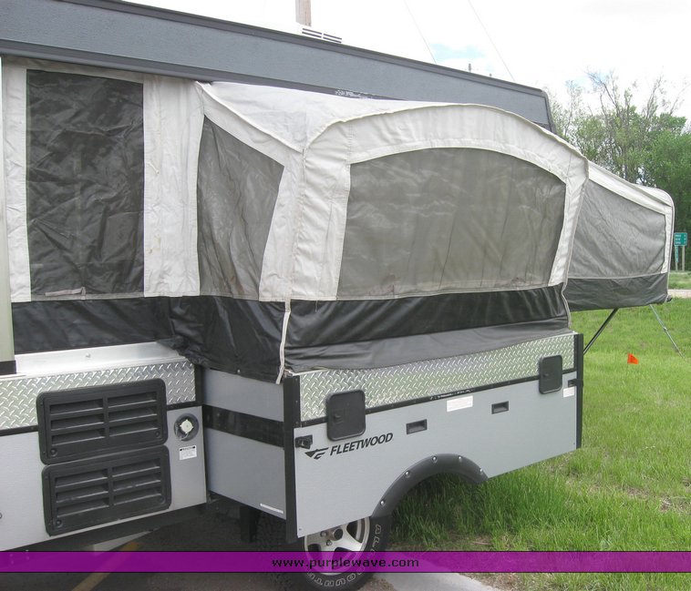 image for item 7858 2008 Fleetwood E3 folding camper trailer