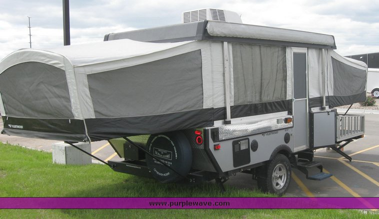 image for item 7858 2008 Fleetwood E3 folding camper trailer